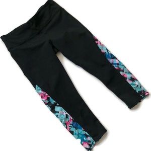 Fabletics SZ Small Black Floral Capri Leg Leggings